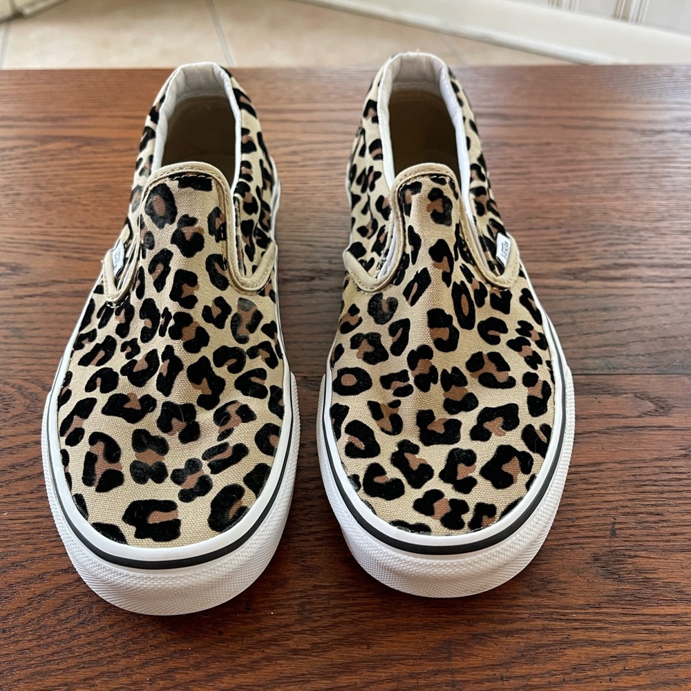 Gently used leopard print Vans women’s size 8